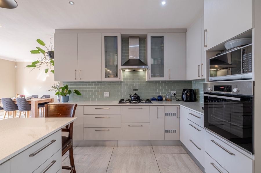 4 Bedroom Property for Sale in Lovemore Park Eastern Cape